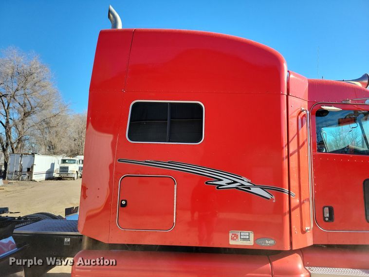 image for item NB9797 2009 Peterbilt  386 semi truck