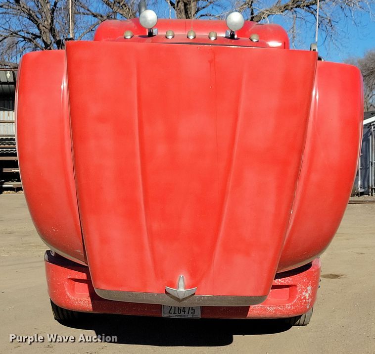 image for item NB9797 2009 Peterbilt  386 semi truck