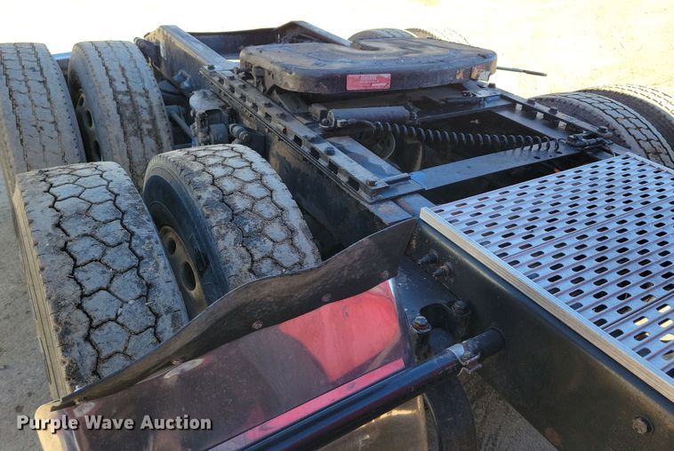 image for item NB9797 2009 Peterbilt  386 semi truck