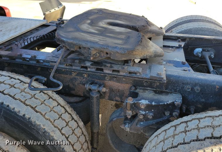 image for item NB9797 2009 Peterbilt  386 semi truck