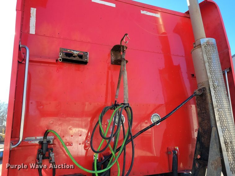 image for item NB9797 2009 Peterbilt  386 semi truck