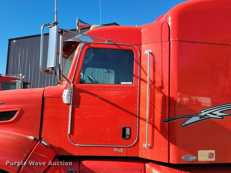 image for item NB9797 2009 Peterbilt  386 semi truck