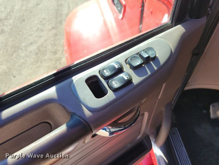 image for item NB9797 2009 Peterbilt  386 semi truck