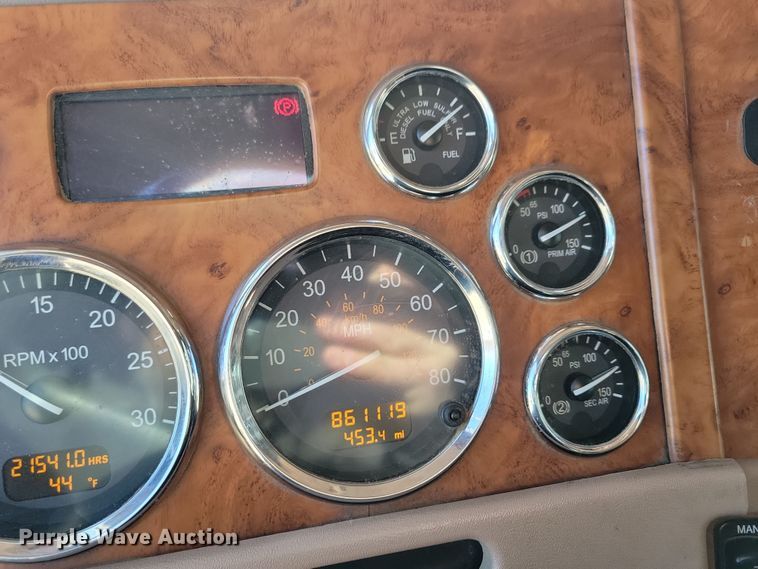 image for item NB9797 2009 Peterbilt  386 semi truck