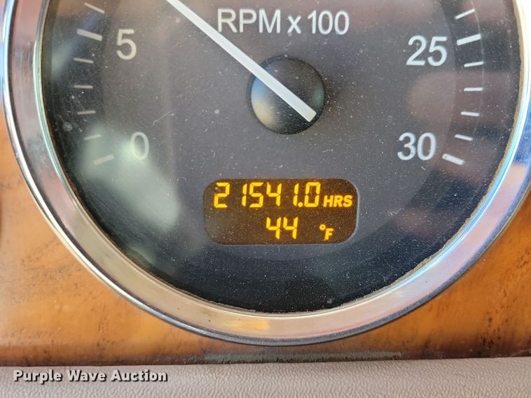 image for item NB9797 2009 Peterbilt  386 semi truck