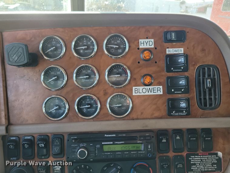 image for item NB9797 2009 Peterbilt  386 semi truck