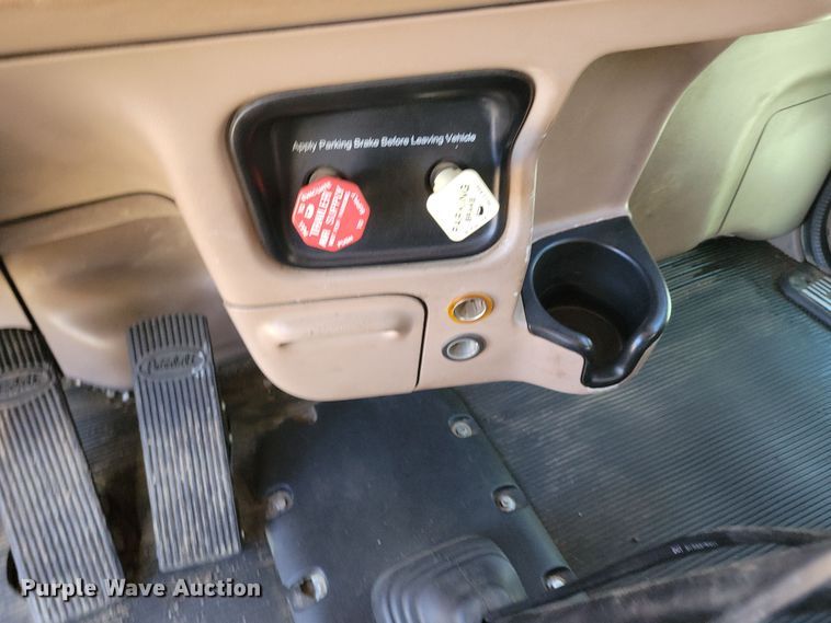 image for item NB9797 2009 Peterbilt  386 semi truck