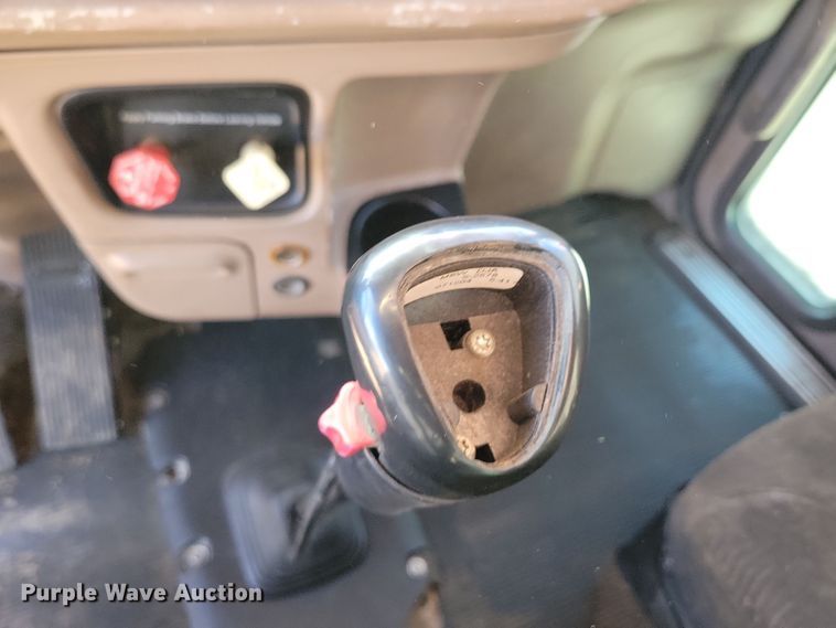 image for item NB9797 2009 Peterbilt  386 semi truck