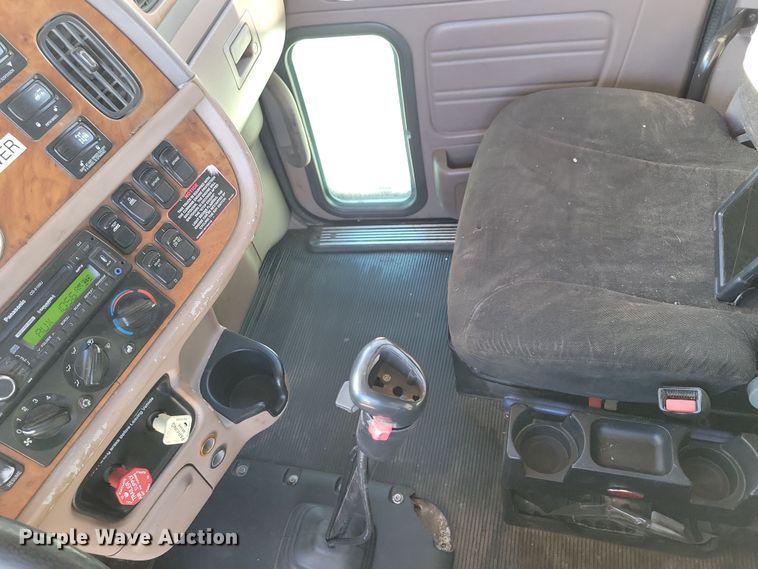 image for item NB9797 2009 Peterbilt  386 semi truck