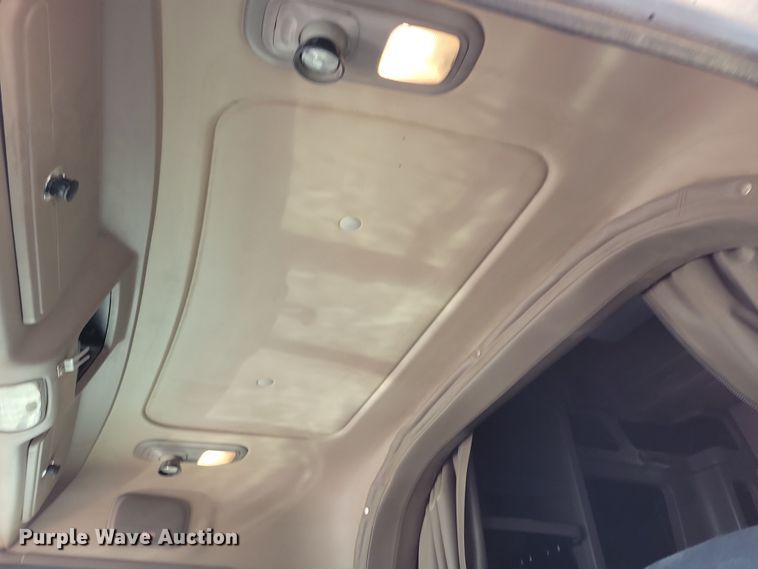 image for item NB9797 2009 Peterbilt  386 semi truck