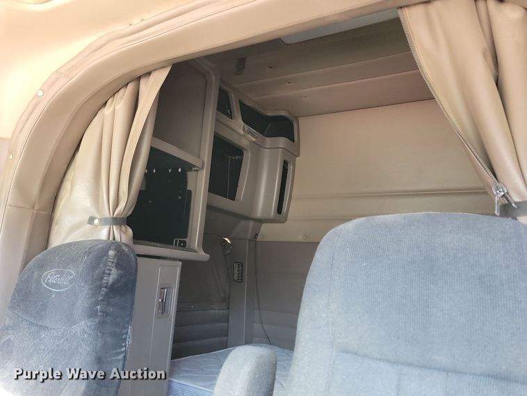 image for item NB9797 2009 Peterbilt  386 semi truck