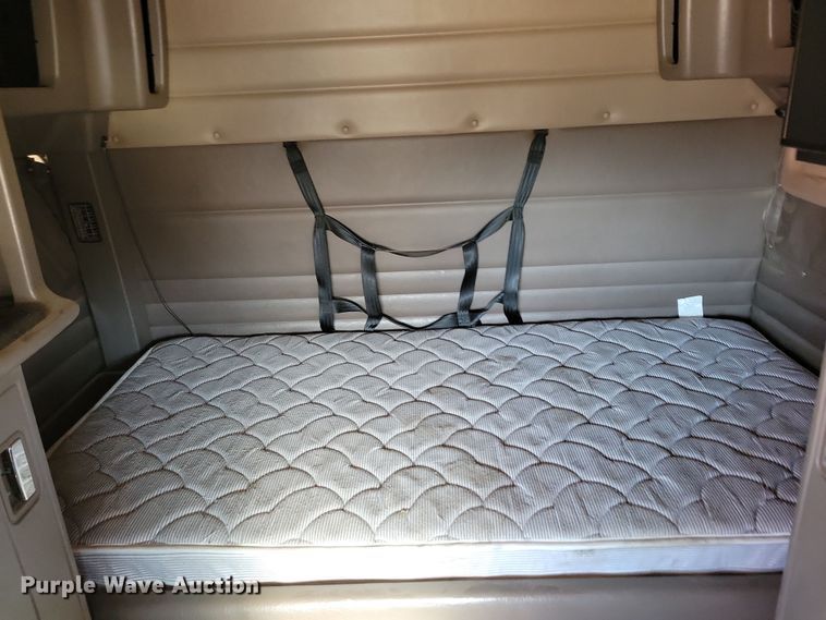 image for item NB9797 2009 Peterbilt  386 semi truck