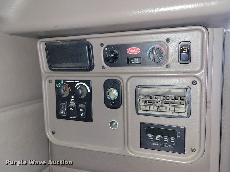 image for item NB9797 2009 Peterbilt  386 semi truck