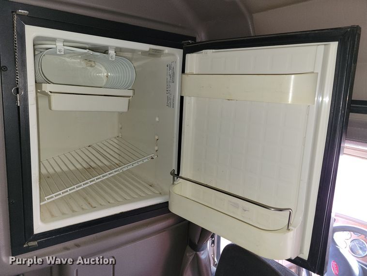 image for item NB9797 2009 Peterbilt  386 semi truck