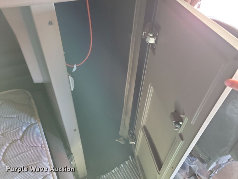 image for item NB9797 2009 Peterbilt  386 semi truck