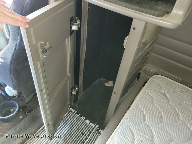 image for item NB9797 2009 Peterbilt  386 semi truck