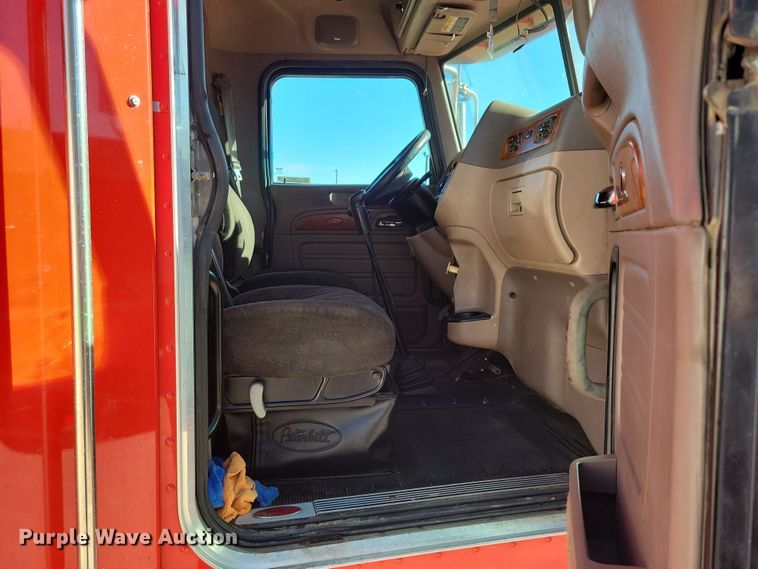 image for item NB9797 2009 Peterbilt  386 semi truck