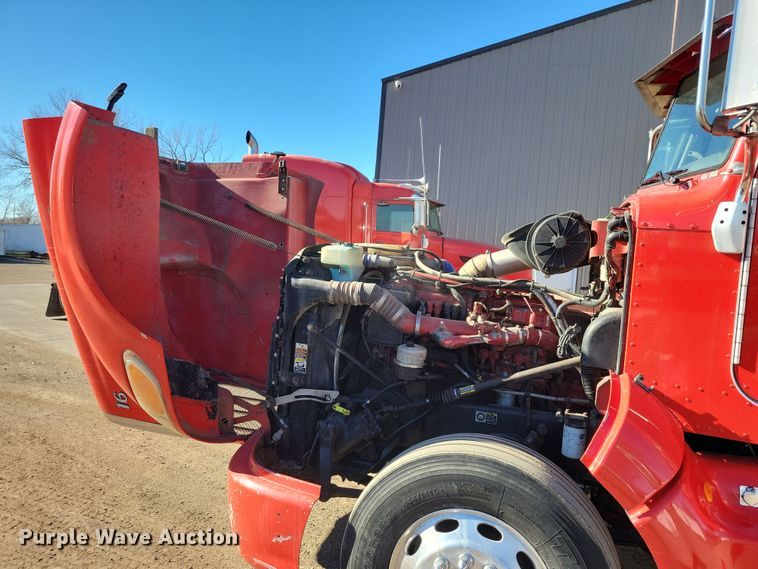 image for item NB9797 2009 Peterbilt  386 semi truck