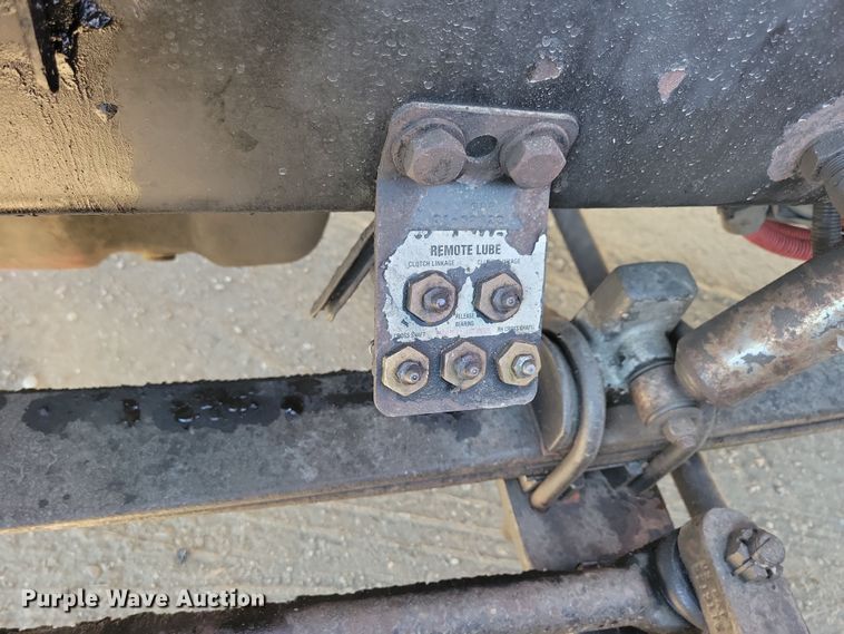 image for item NB9797 2009 Peterbilt  386 semi truck