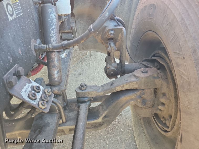 image for item NB9797 2009 Peterbilt  386 semi truck