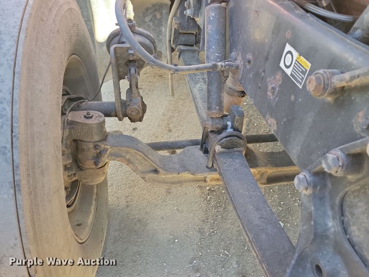 image for item NB9797 2009 Peterbilt  386 semi truck