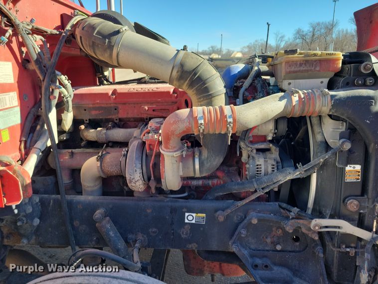 image for item NB9797 2009 Peterbilt  386 semi truck