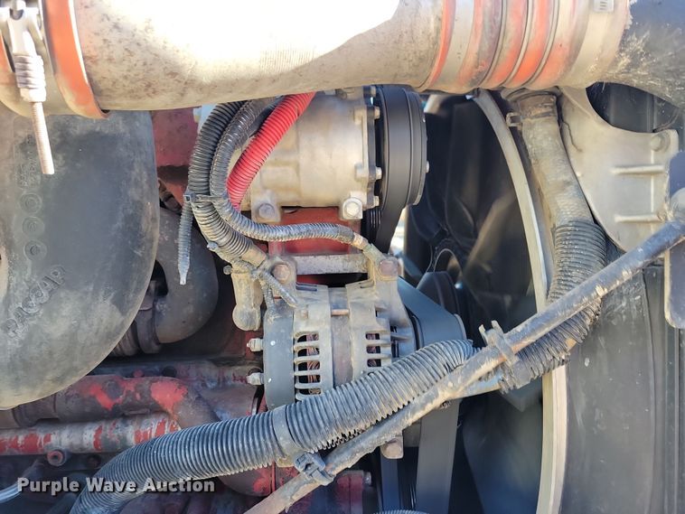 image for item NB9797 2009 Peterbilt  386 semi truck