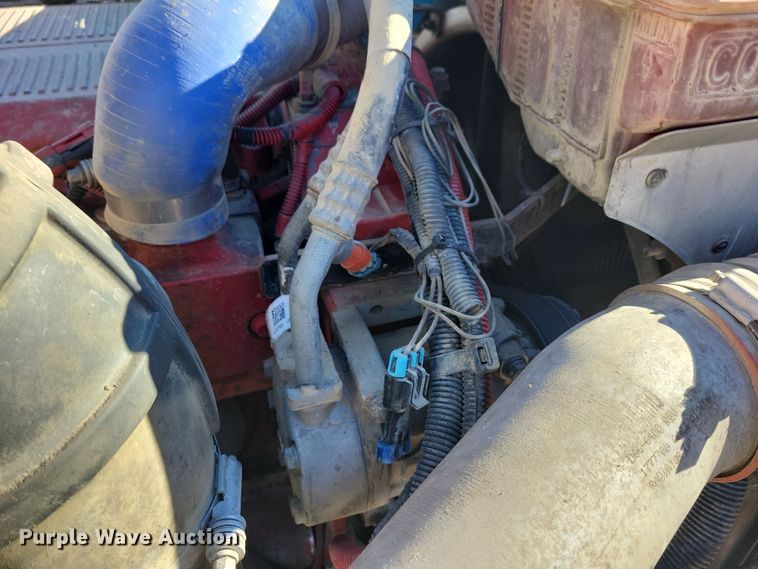 image for item NB9797 2009 Peterbilt  386 semi truck