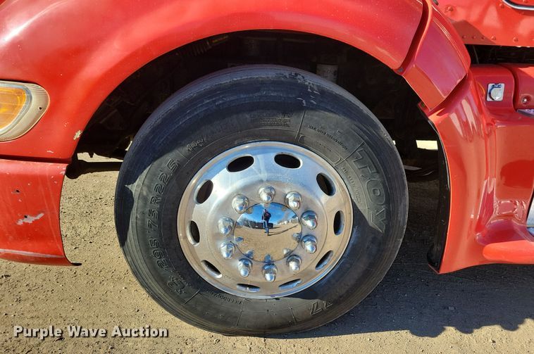 image for item NB9797 2009 Peterbilt  386 semi truck