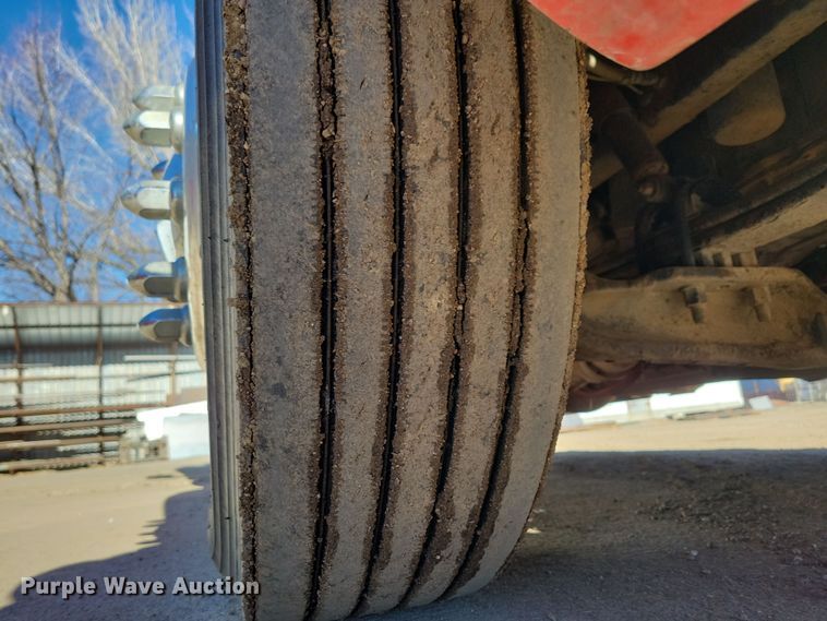 image for item NB9797 2009 Peterbilt  386 semi truck