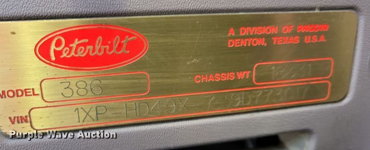 image for item NB9797 2009 Peterbilt  386 semi truck