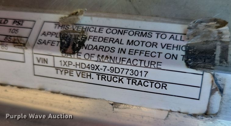 image for item NB9797 2009 Peterbilt  386 semi truck