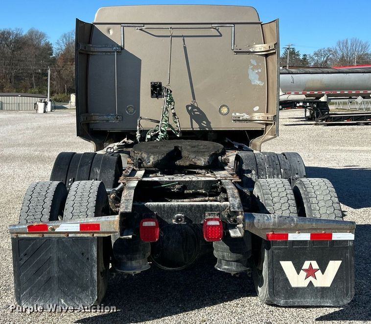 image for item NJ9634 2016 Western Star 5700XE semi truck