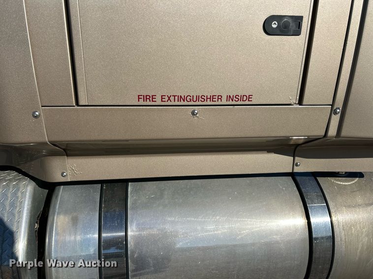 image for item NJ9634 2016 Western Star 5700XE semi truck