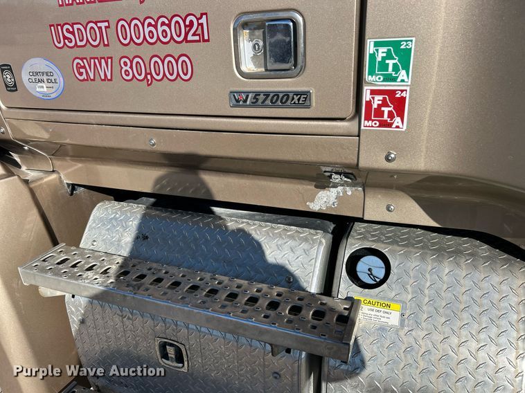 image for item NJ9634 2016 Western Star 5700XE semi truck