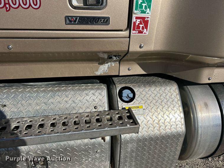 image for item NJ9634 2016 Western Star 5700XE semi truck