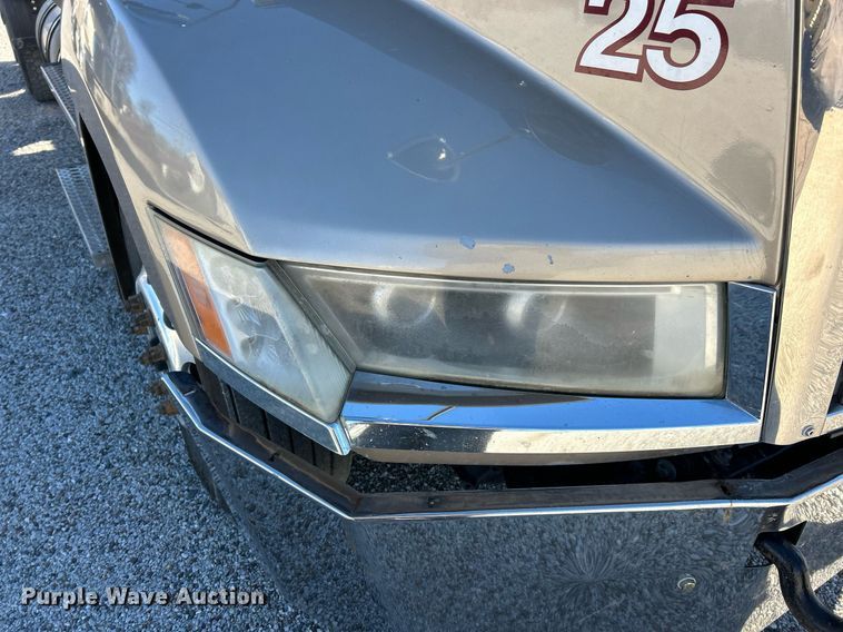 image for item NJ9634 2016 Western Star 5700XE semi truck