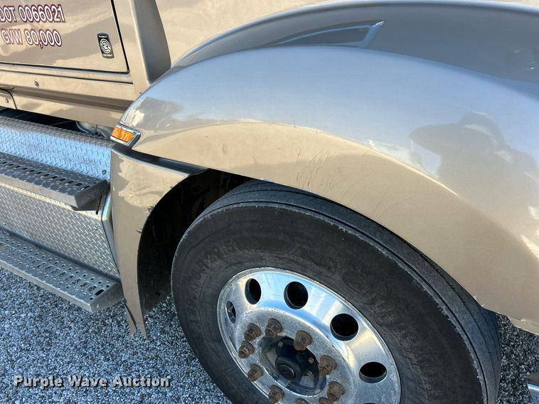 image for item NJ9634 2016 Western Star 5700XE semi truck