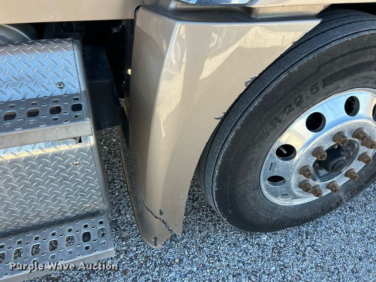 image for item NJ9634 2016 Western Star 5700XE semi truck