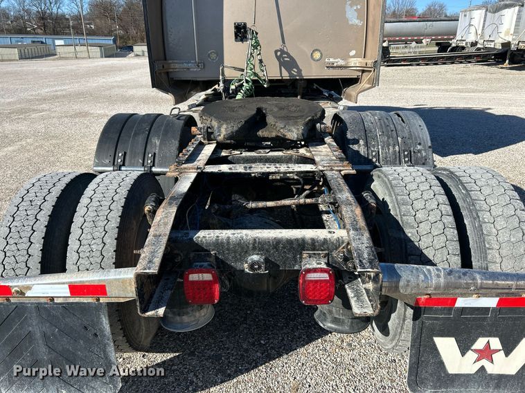 image for item NJ9634 2016 Western Star 5700XE semi truck