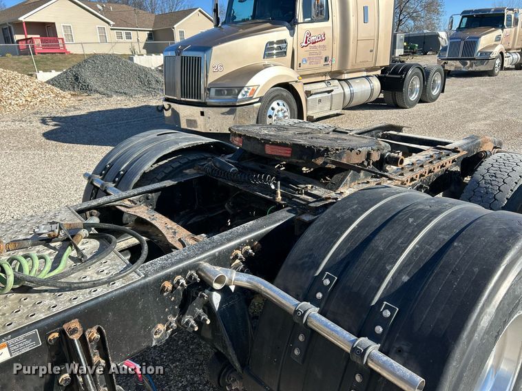 image for item NJ9634 2016 Western Star 5700XE semi truck
