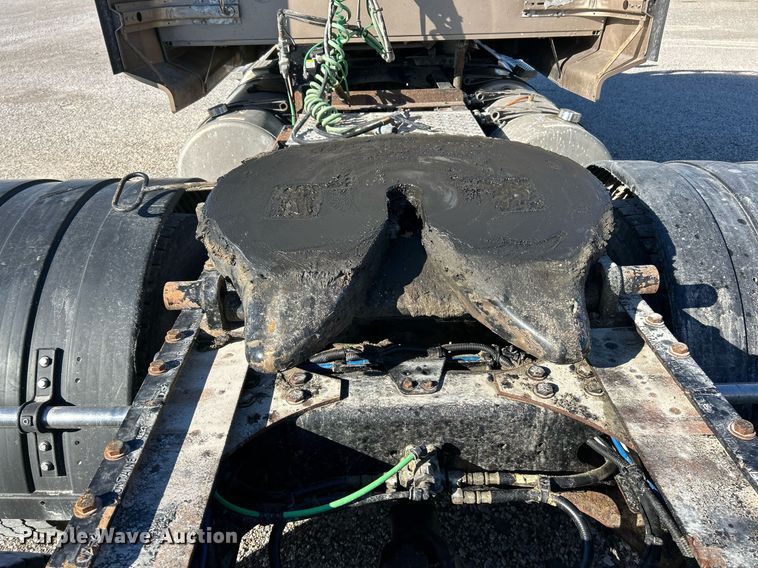 image for item NJ9634 2016 Western Star 5700XE semi truck