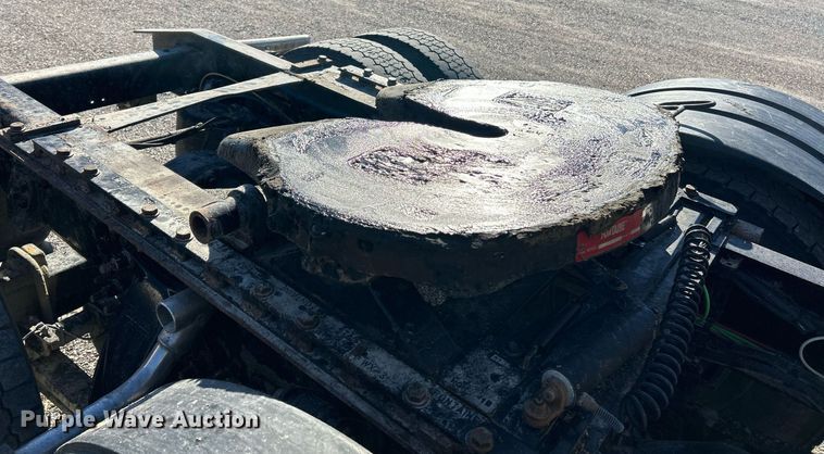 image for item NJ9634 2016 Western Star 5700XE semi truck