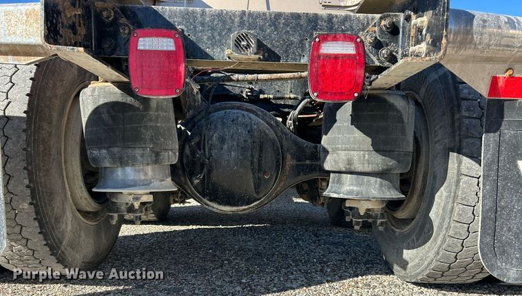 image for item NJ9634 2016 Western Star 5700XE semi truck