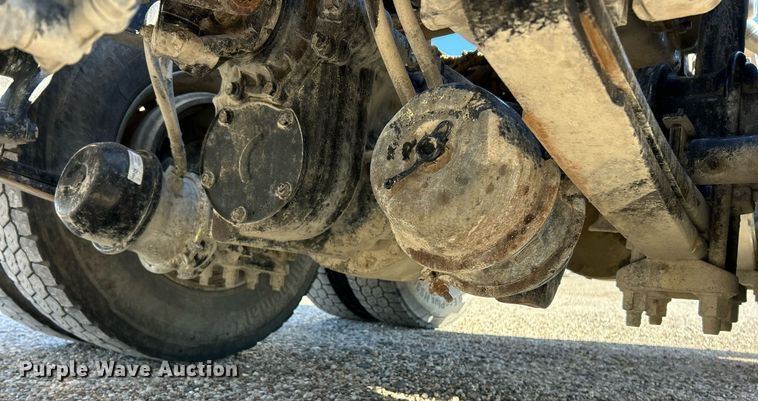 image for item NJ9634 2016 Western Star 5700XE semi truck