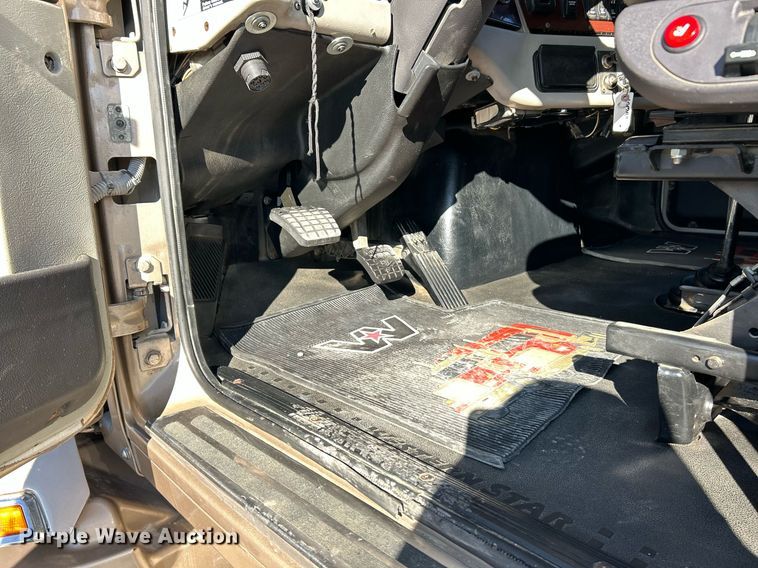 image for item NJ9634 2016 Western Star 5700XE semi truck