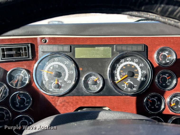 image for item NJ9634 2016 Western Star 5700XE semi truck