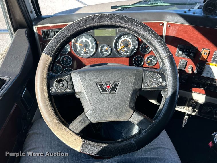 image for item NJ9634 2016 Western Star 5700XE semi truck