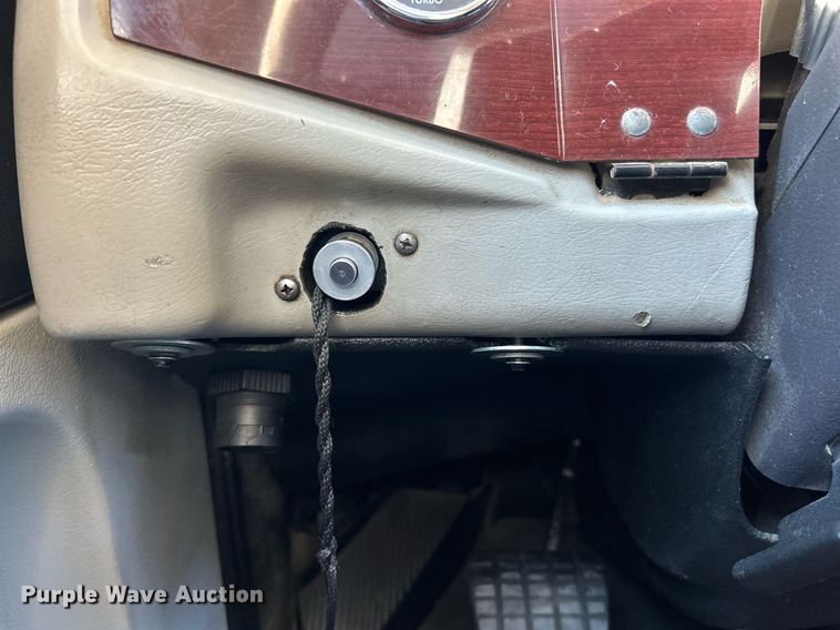 image for item NJ9634 2016 Western Star 5700XE semi truck