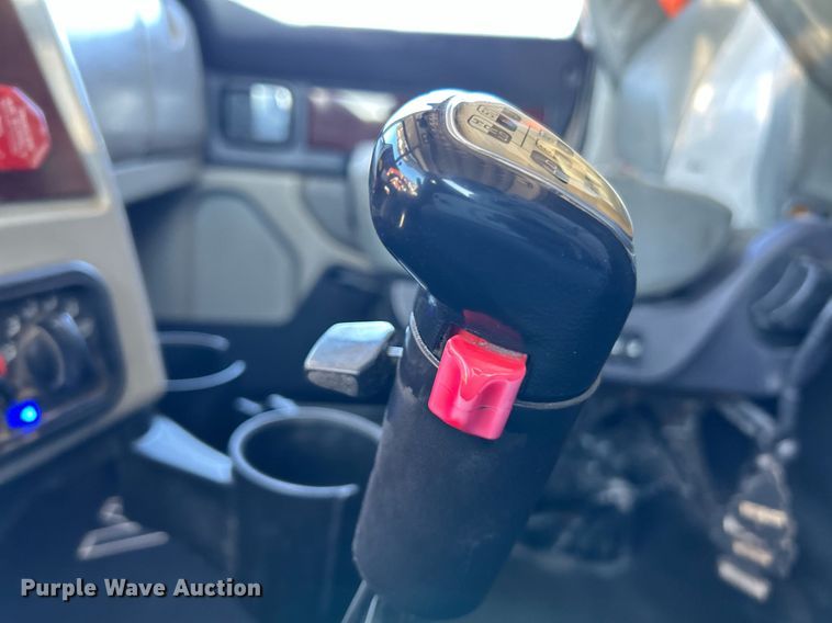 image for item NJ9634 2016 Western Star 5700XE semi truck